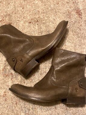 Frye Melissa Zip Short 76502 Bootie Taupe/Grey Size W 8 EUC